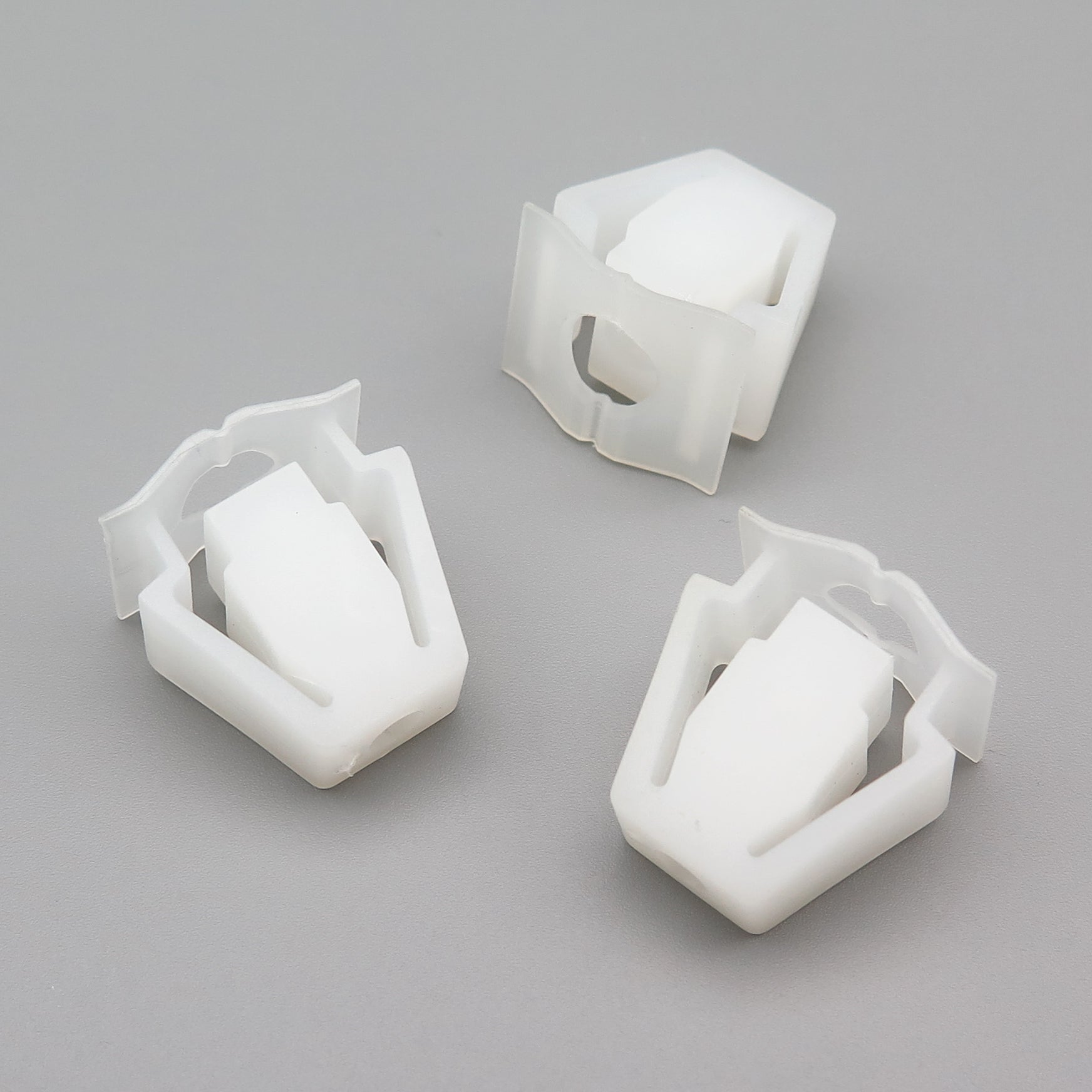 Bumper Clip, Insert Grommet, White