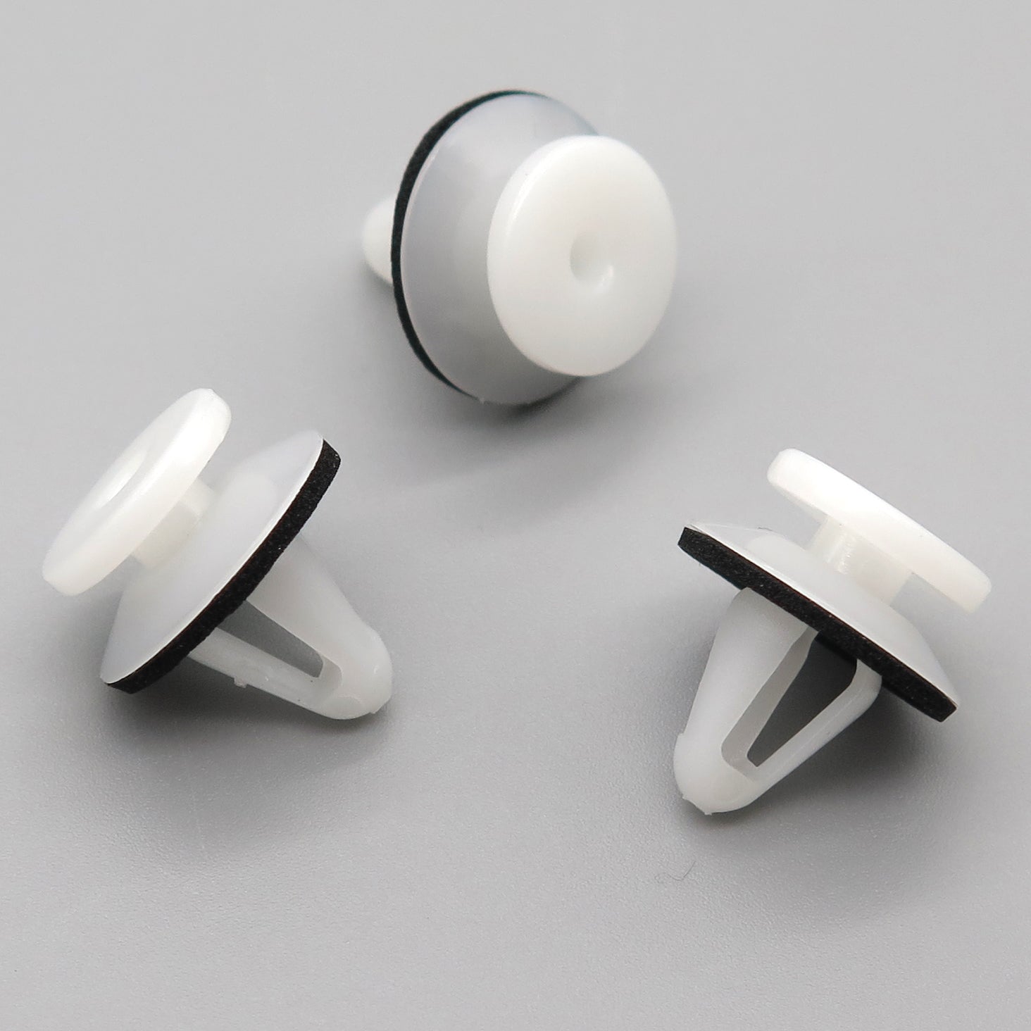 Trim Moulding Clip, White with Washer