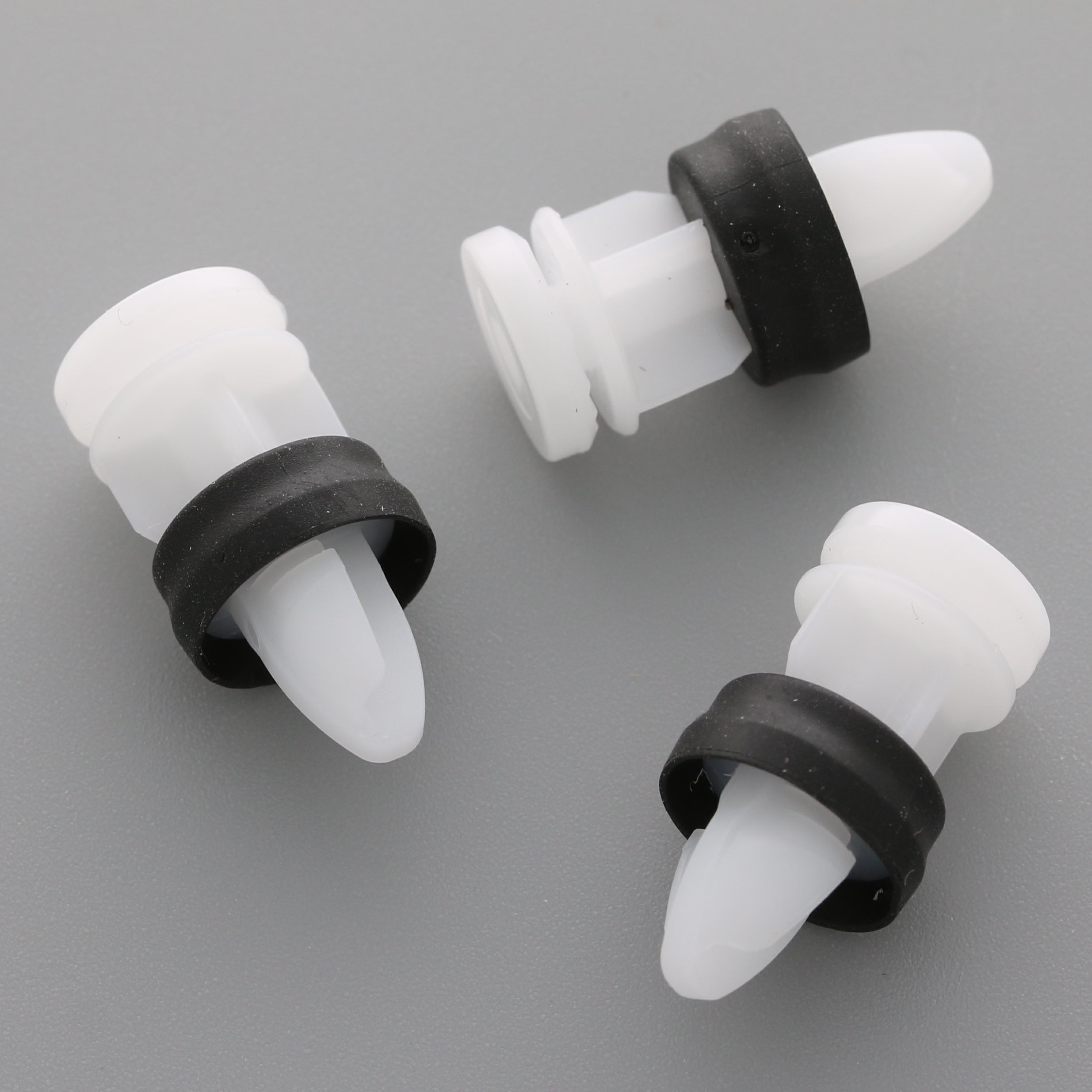 Side Moulding Clip with Rubber Seal