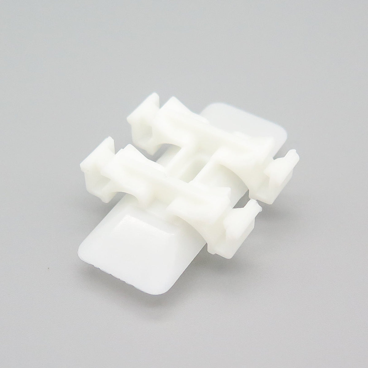 Body Moulding Clips, White - image 3