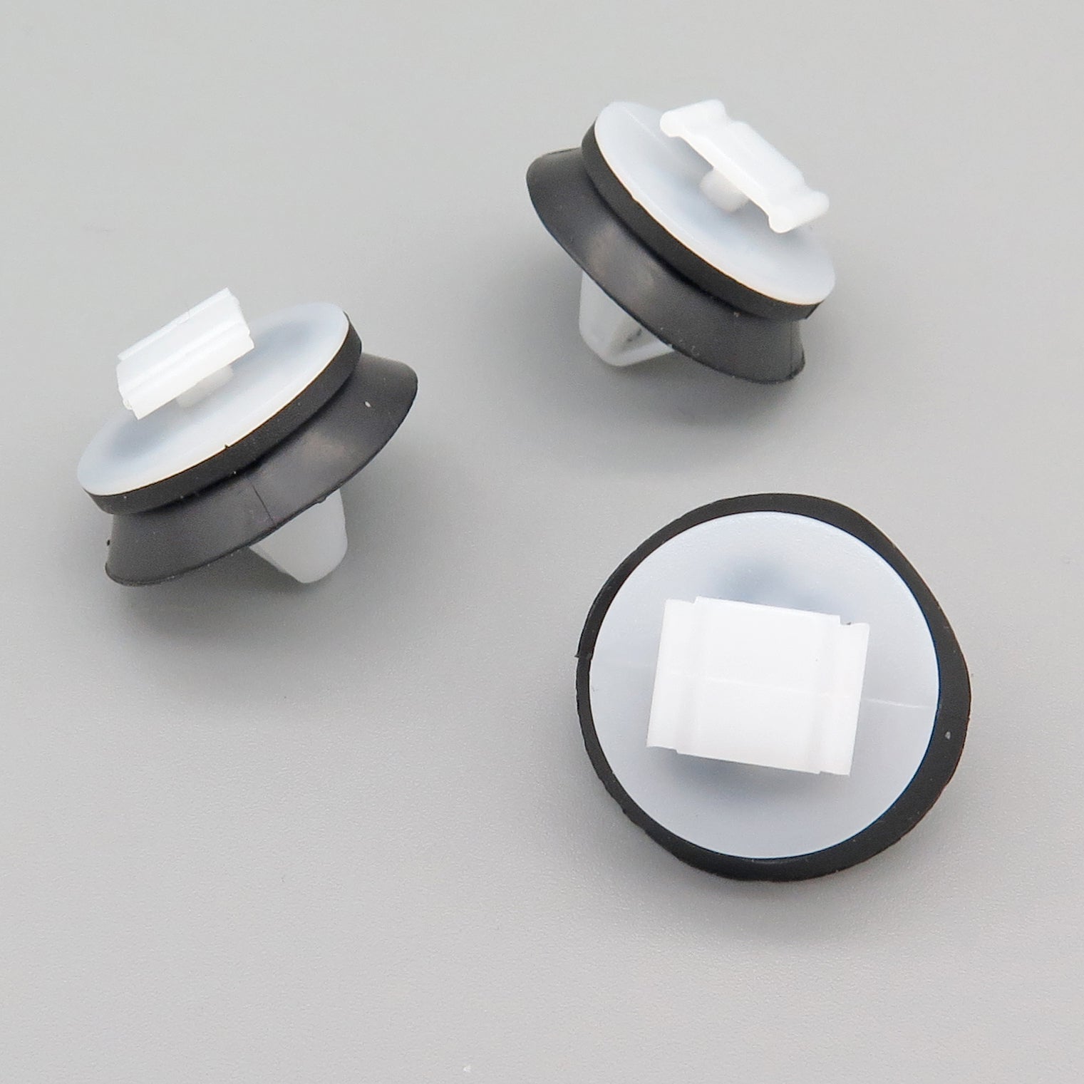 Exterior Moulding Clip with Rubber Seal