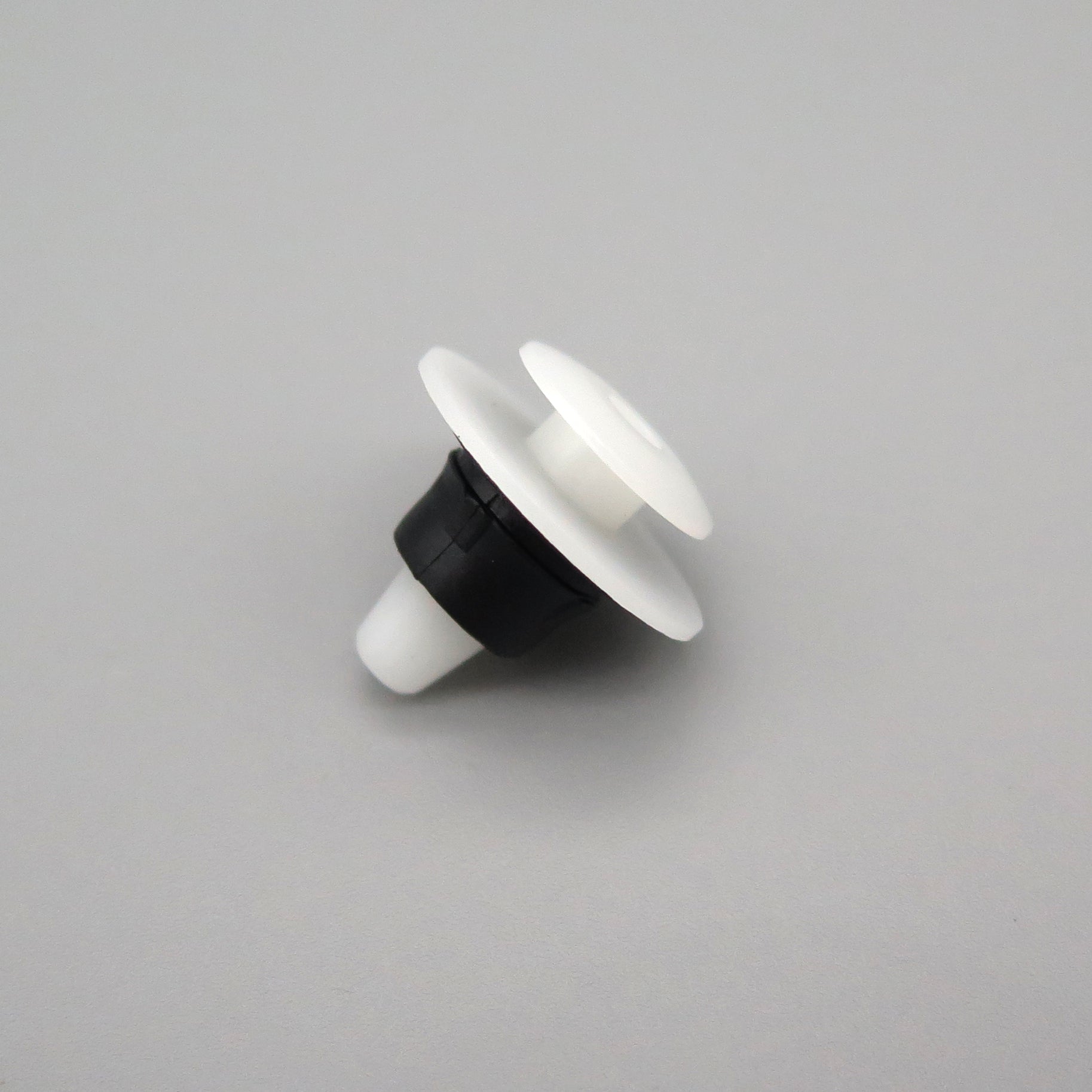 Trim Panel Moulding Clip - image 3