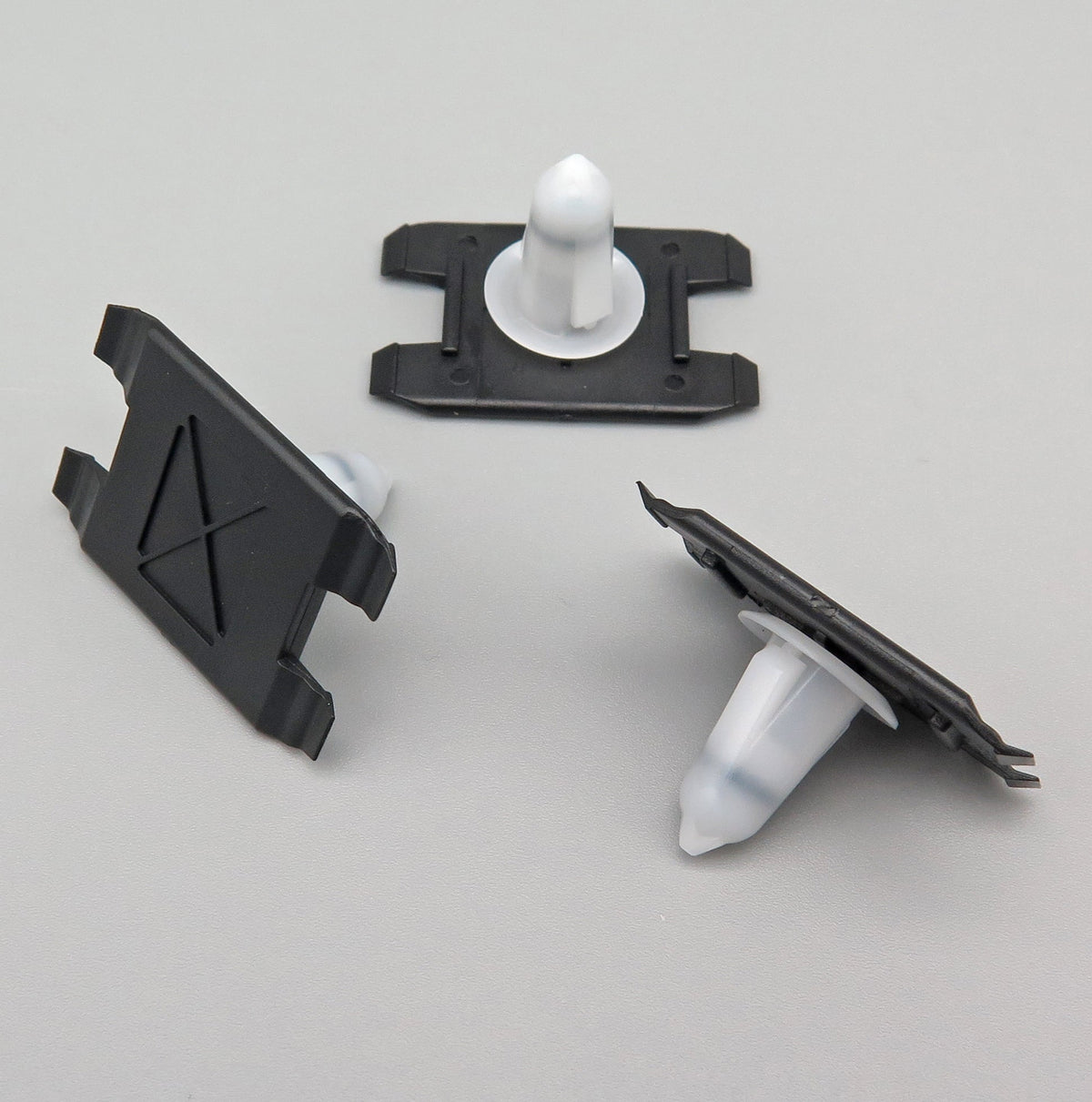 Exterior Moulding Clips, Black & White
