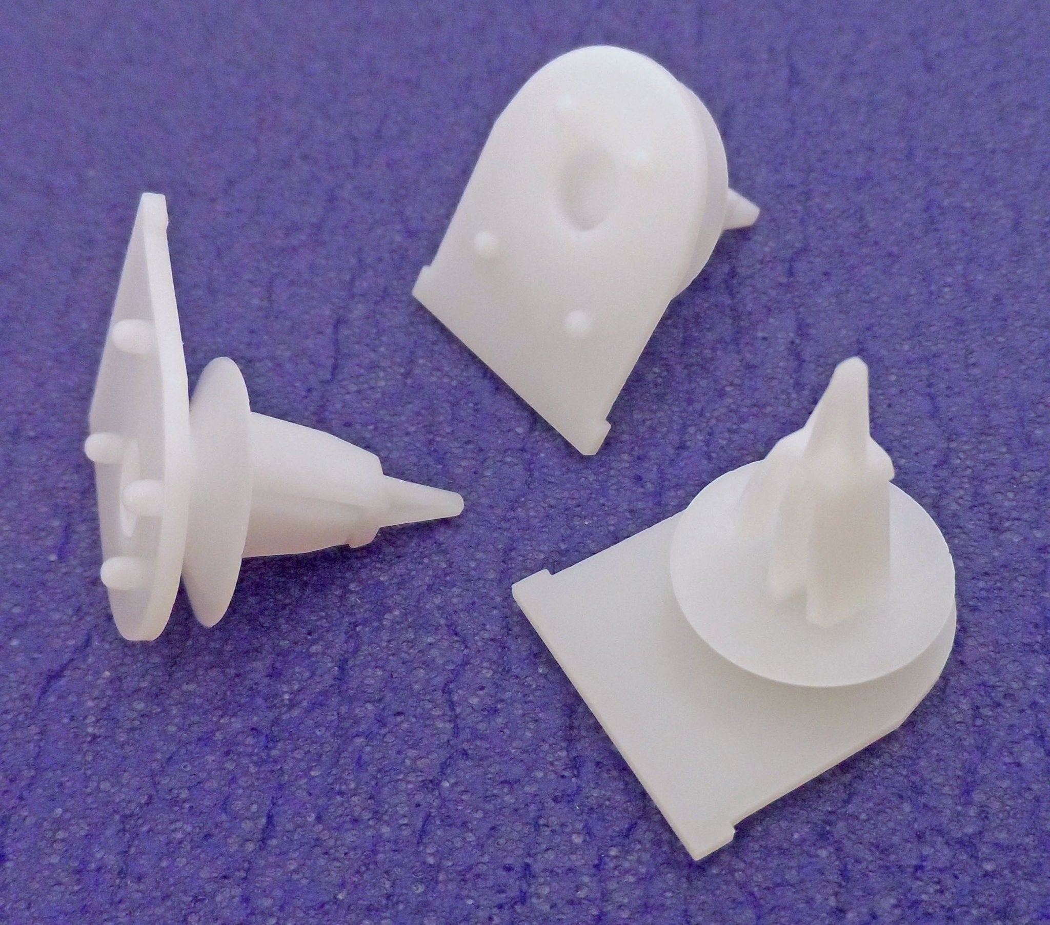 Plastic Trim & Moulding Clip, White