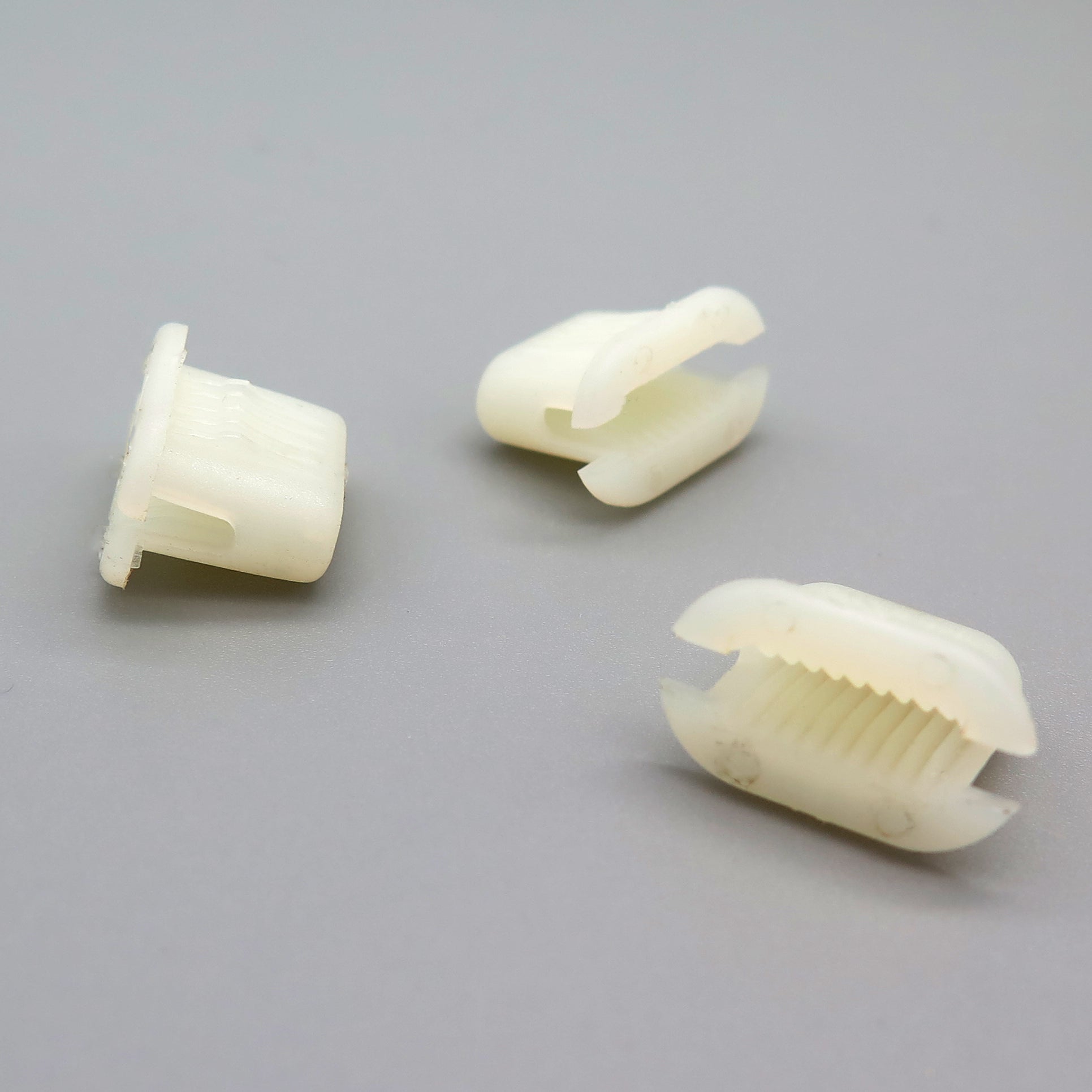 Screw Grommet, Oval, White
