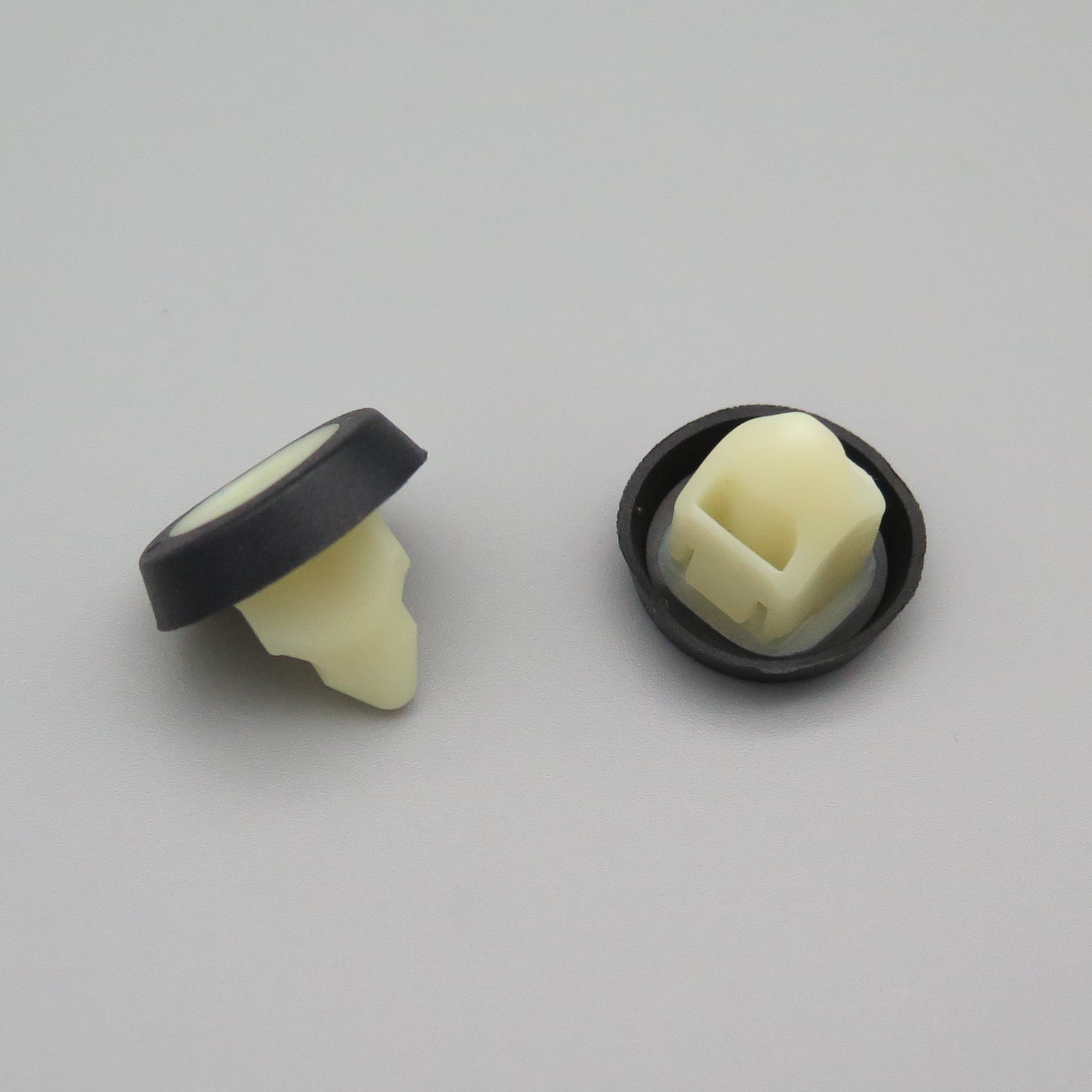 Plastic Screw Grommet with Rubber Gasket - image 3