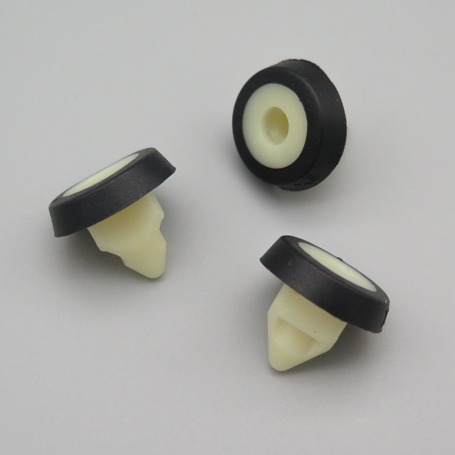 Plastic Screw Grommet with Rubber Gasket