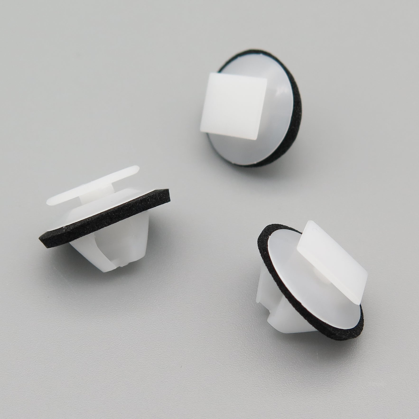 Plastic Trim & Moulding Clip, White with Seal