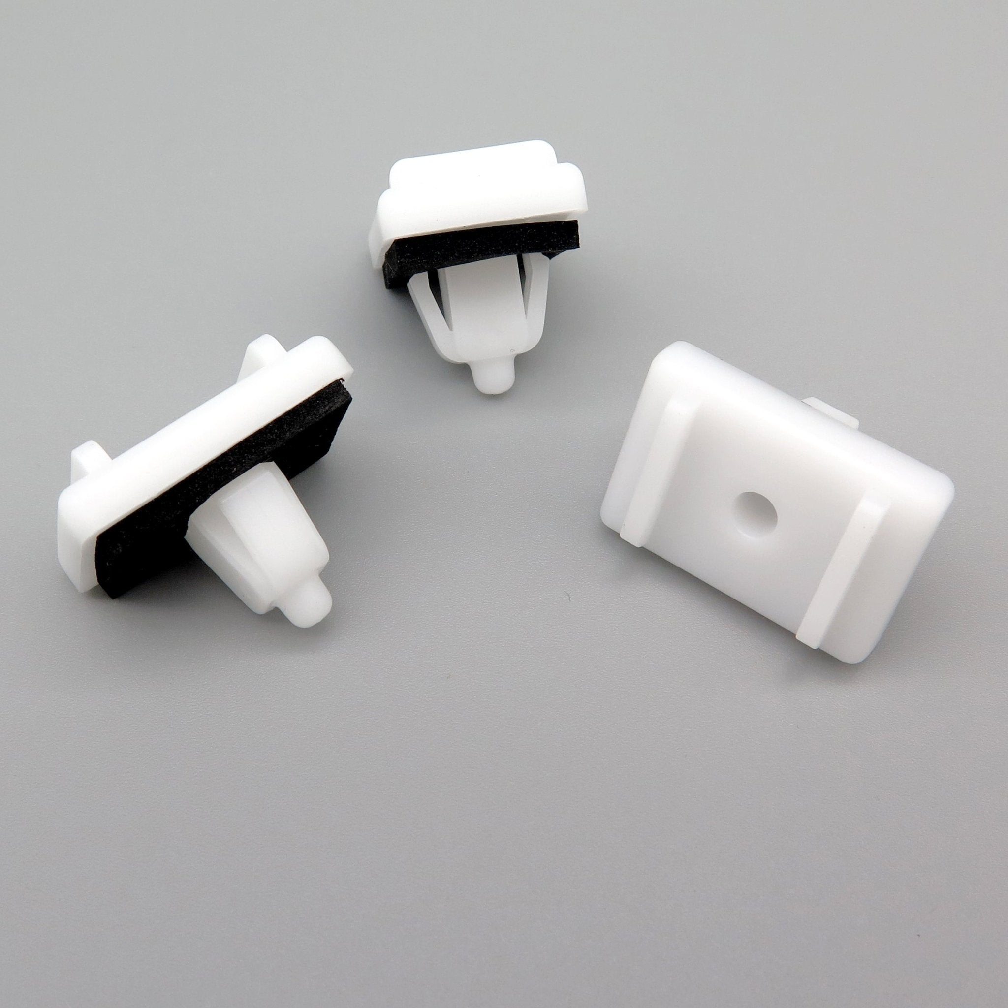 Moulding Clip, White with Seal
