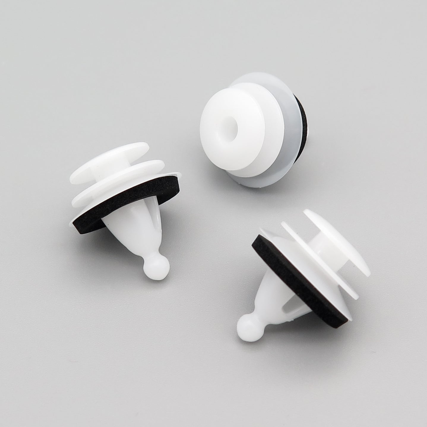 Exterior Moulding Clip, White with Washer